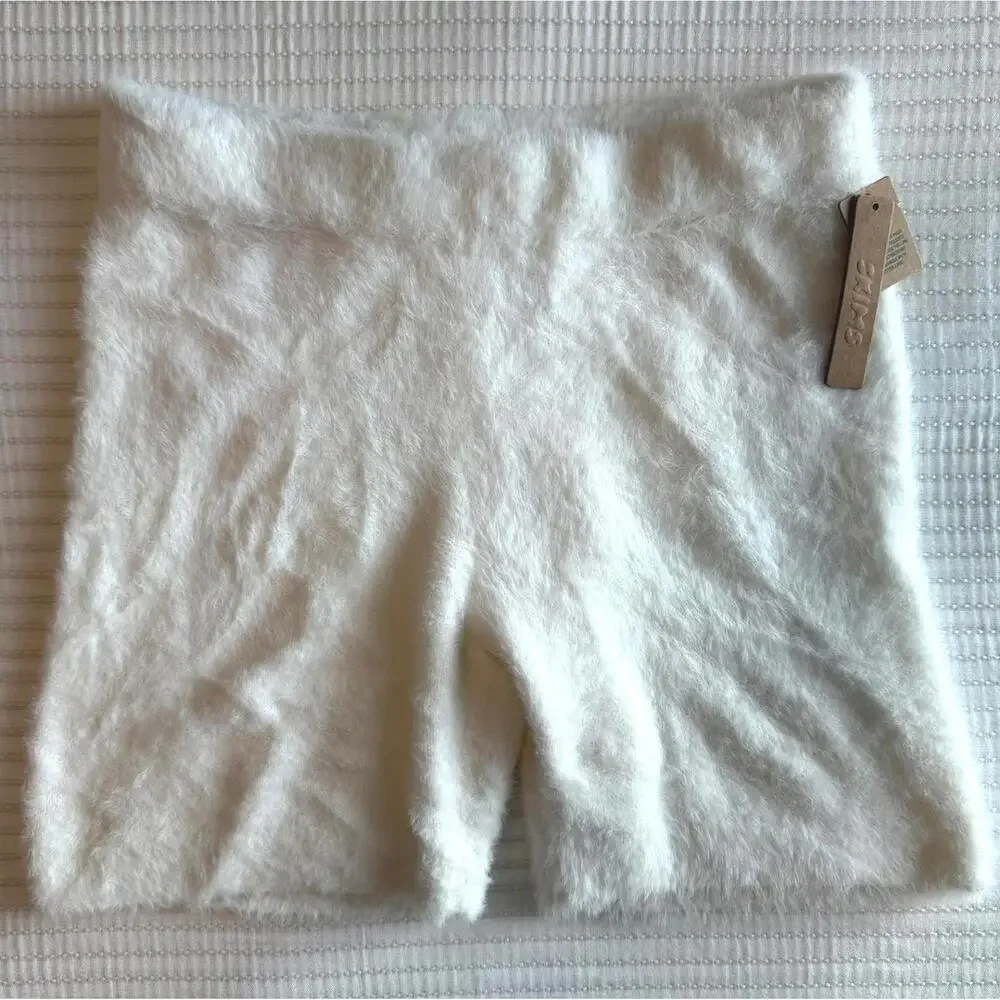 NWT SKIMS Feathery Intimates Hot Short Marble White Size M